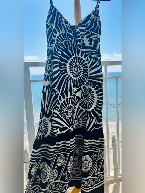 sofia by sofia vergara Dresses & Skirts - SOFIA VERGARA Black and White Shell Print Sundress
